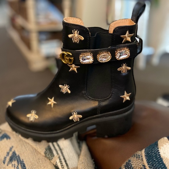 Embroidered leather ankle boot with one belt - Picture 8 of 15